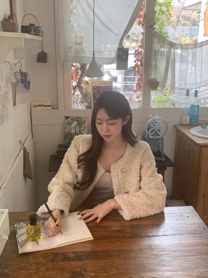 [ 하이퀄리티დ 하객룩] 밍크 더블 뽀글이 트위드 금장 자켓 노카라 퍼자켓 데이트룩 가을 겨울 상세 이미지 3