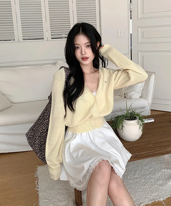 [데일리가디건💗] 데이쥬 팬던트 루즈핏 레이어드 브이넥 니트 가디건 봄 여름 가을 / 벚꽃룩 캠퍼스룩 데일리룩 클래식블랑 상세 이미지 25