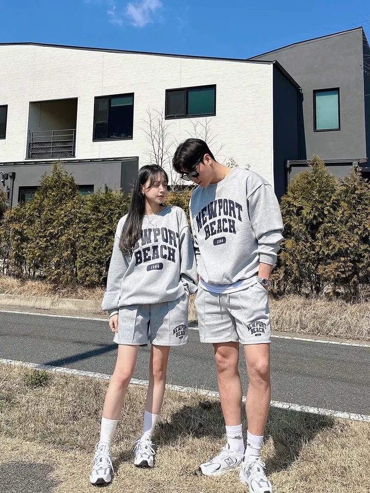 2사이즈/고퀄 남녀공용 맨투맨 반바지 세트 봄 커플룩 시밀러룩 커플 트레이닝 세트 가을 오버핏 아방핏 커플 꾸안꾸 데이트 배색 레터링 뉴포 캠핑 여행 투피스 상세 이미지 34