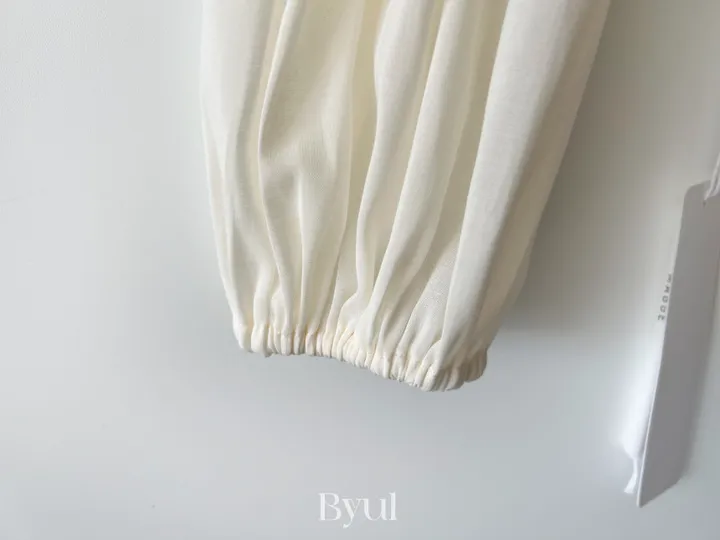 아브 볼륨 퍼프블라우스+ 밴딩 숏팬츠 투피스 상세 이미지 22