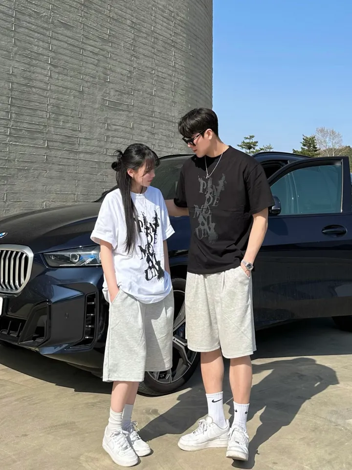 힙무드ᰔ세트가능 남녀공용 스트릿 오버핏 반팔 여름 커플룩 커플티 레터링 루즈핏 반팔 티셔츠 핀턱 버뮤다 팬츠 밴딩 반바지 꾸안꾸 트레이닝 세트 커플 시밀러룩 코디 빅사이즈 펜데모 상세 이미지 8