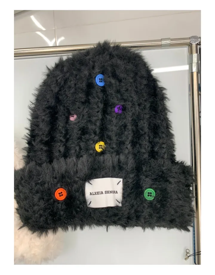 [당일발송/7차 리오더]알록달록 단추 포인트 플러피 앙고라 털모자 겨울 비니 2color 상세 이미지 19