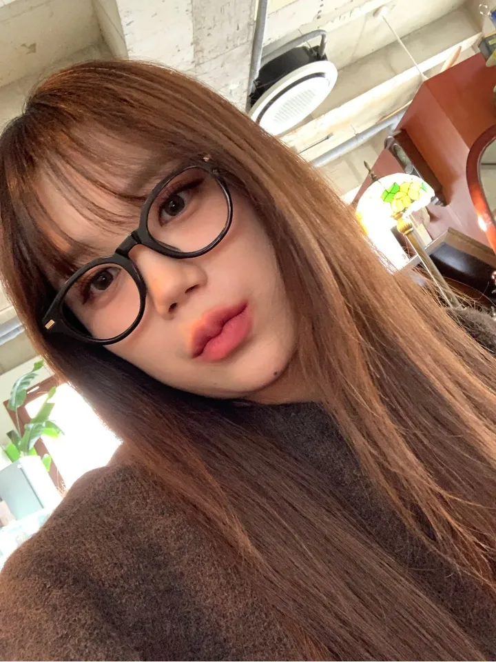 [2가지] 모던 블랙 골드 뿔테 안경 상세 이미지 28