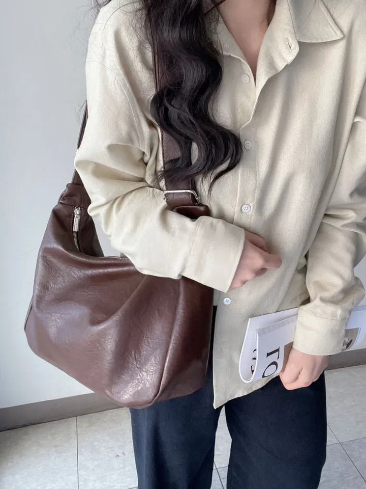 [ 당일출고! 아이패드수납! ] 빈티지 레더 빅 숄더 크로스백 상세 이미지 5
