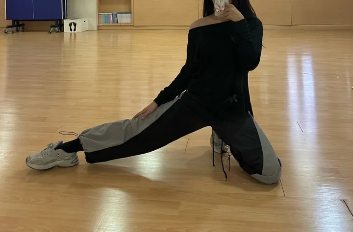 🌪Smoke 사선 팬츠 / 스우파 배색 얼룩말 바다 블랙 스트링 청 카고팬츠 와이드팬츠 힙 스트릿 유니크 빈티지 y2k 힙합 댄스 댄서 무대의상 공연의상 카고바지 포켓 데님팬츠 상세 이미지 58