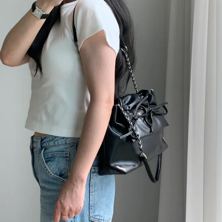 발레코어 나비체인숄더백 실버백 리본 체인백 데이트룩 크로스백 데일리백 여행룩 여행가방 여름백 여름가방 나비777 상세 이미지 8