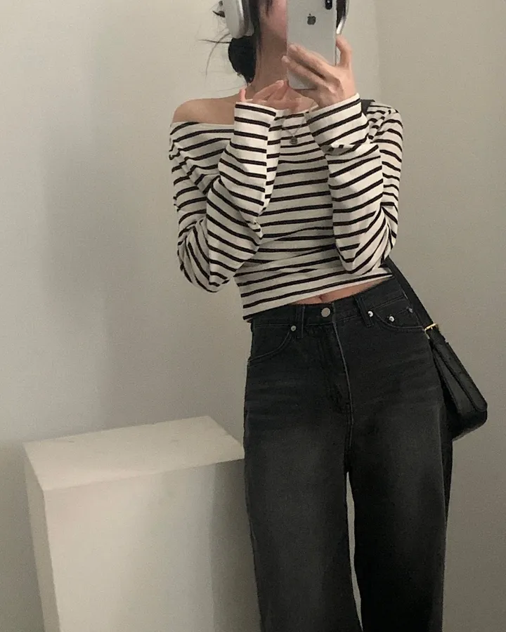 [예쁜라인🤍/데일리필수*.*] 루징 스트라이프 언발 오프숄더 긴팔티셔츠 - 2color 상세 이미지 19