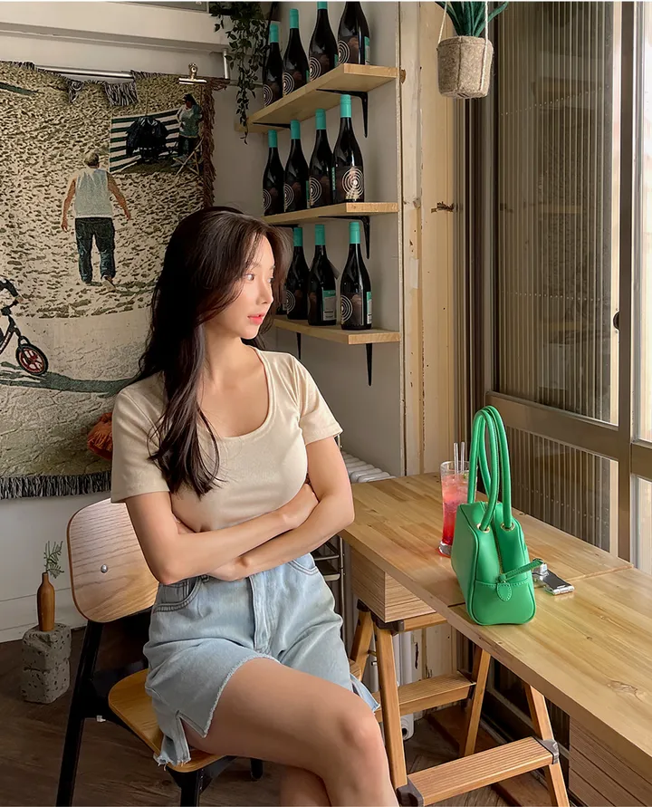 [44-110] [9천장 돌파✨] 유리빈 스판 U넥 슬림핏 크롭 티셔츠( 여름/데일리룩/여행룩/휴가룩/흠뻑쇼/워터밤/빅사이즈/110사이즈/자체제작/크롭/스판/스판좋은/쫀쫀한/쿨링/아이스/기본템/레이어드/베이직/부드러운 ) 상세 이미지 116
