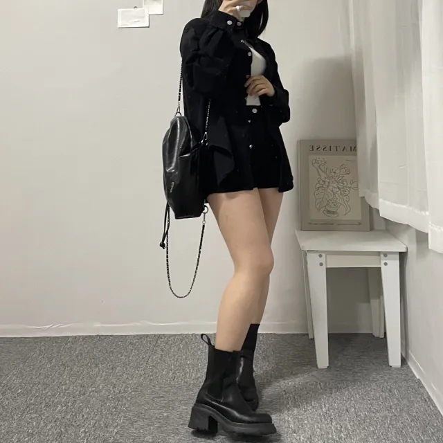 [힙무드/Y2K/2COLOR]빈티지 데님 워싱 무지 긴팔 카라넥 버튼 셔츠 하이웨스트 반바지 청청 투피스 세트 진청 흑청 상세 이미지 16