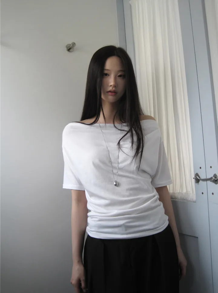 반팔 티셔츠 모델 착용 이미지-S1L18