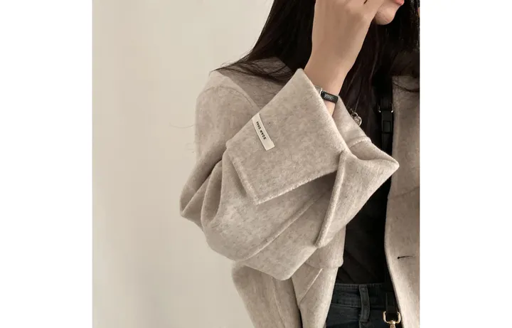 브이넥 노카라 여성 하프 크롭 와이드핏 코트 자켓 상세 이미지 21