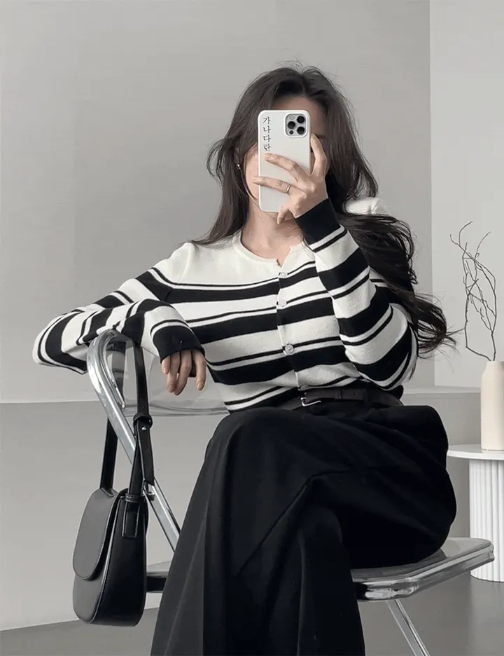 [실물보장🖤/모델소장템✨] 가나다란 크리시 스트라이프 단가라 라운드넥 여리핏 니트 가디건 3color 상세 이미지 3