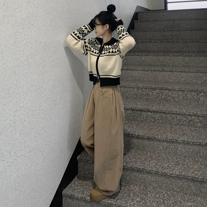[노르딕🩶] 자가드 투웨이 배색 카라 니트집업 크롭가디건 상세 이미지 8