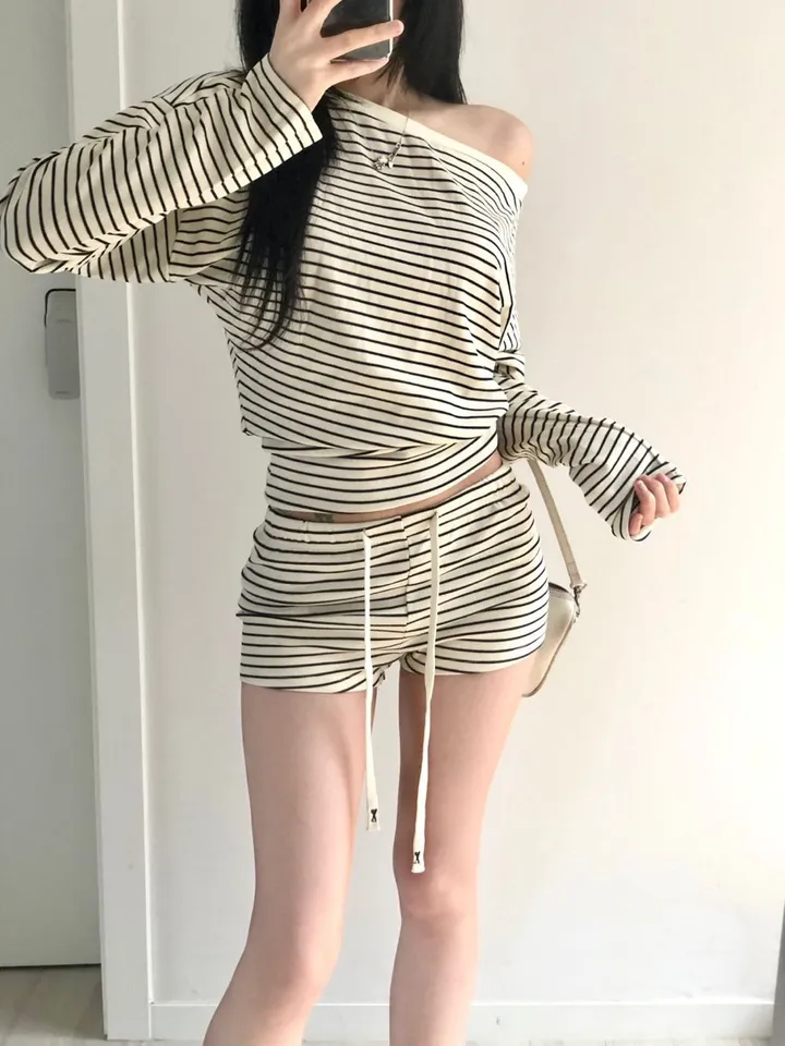당일💕핏미침🔥몸매보정✨한쪽오프 스트라이프투피스,반바지투피스,환절기,간절기투피스,긴팔세트,반바지세트,데일리,반바지추리닝,밴딩팬츠/꾸안꾸,여행,예쁜추리닝,예쁜트레이닝/바지세트,봄티 상세 이미지 11