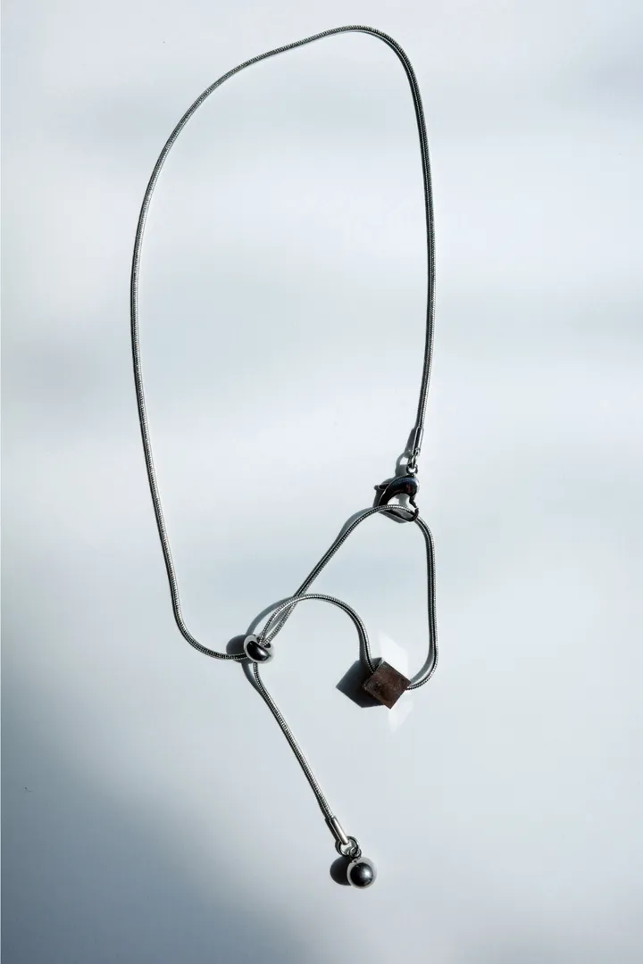 [써지컬] chic drop necklace | 미니멀 시크 드롭 뱀줄 목걸이 상세 이미지 2