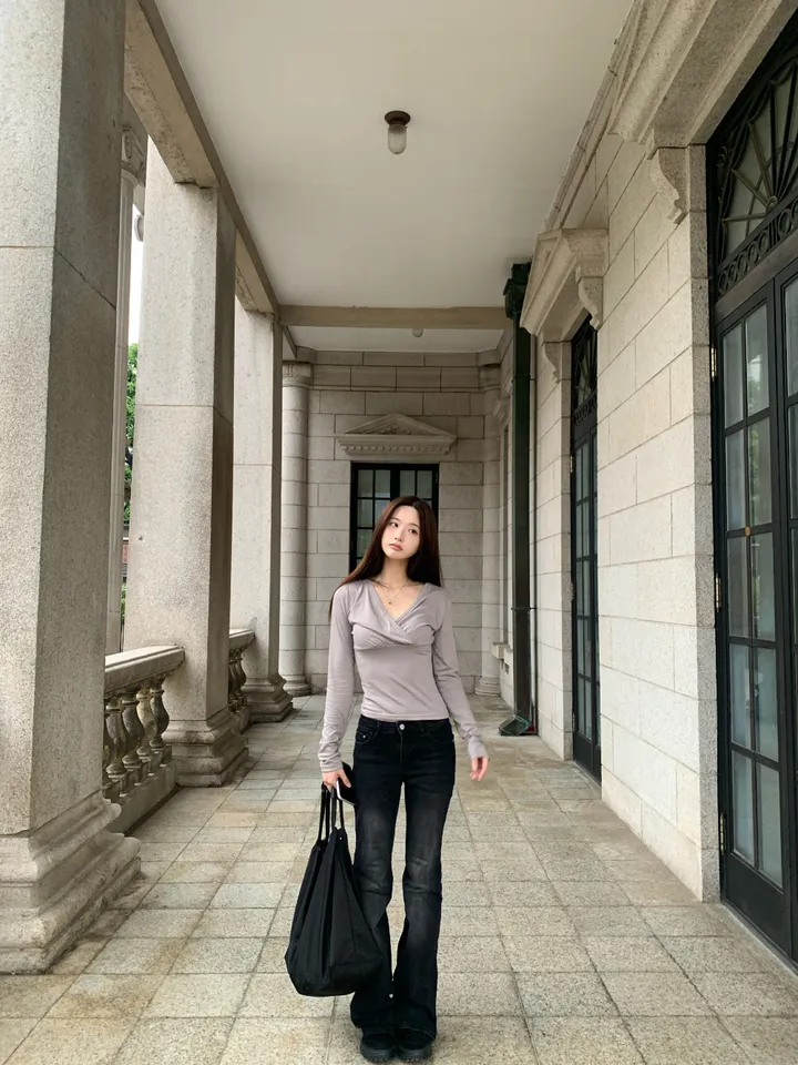긴팔 티셔츠 모델 착용 이미지-S1L71