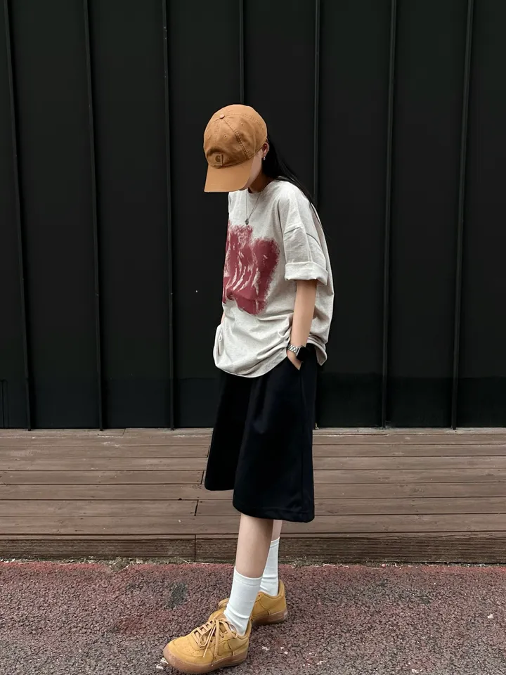 주문폭주ෆ 세트가능 남녀공용 스트릿 오버핏 반팔 여름 커플룩 커플티 레터링 루즈핏 반팔 티셔츠 핀턱 버뮤다 팬츠 밴딩 반바지 꾸안꾸 트레이닝세트 커플 시밀러룩 빅사이즈 코디세트 힙 상세 이미지 24
