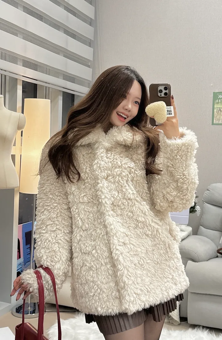 [안아주고싶은/품절임박] 풍성 복실 오버핏 카라 양털 퍼 코트 자켓 상세 이미지 11
