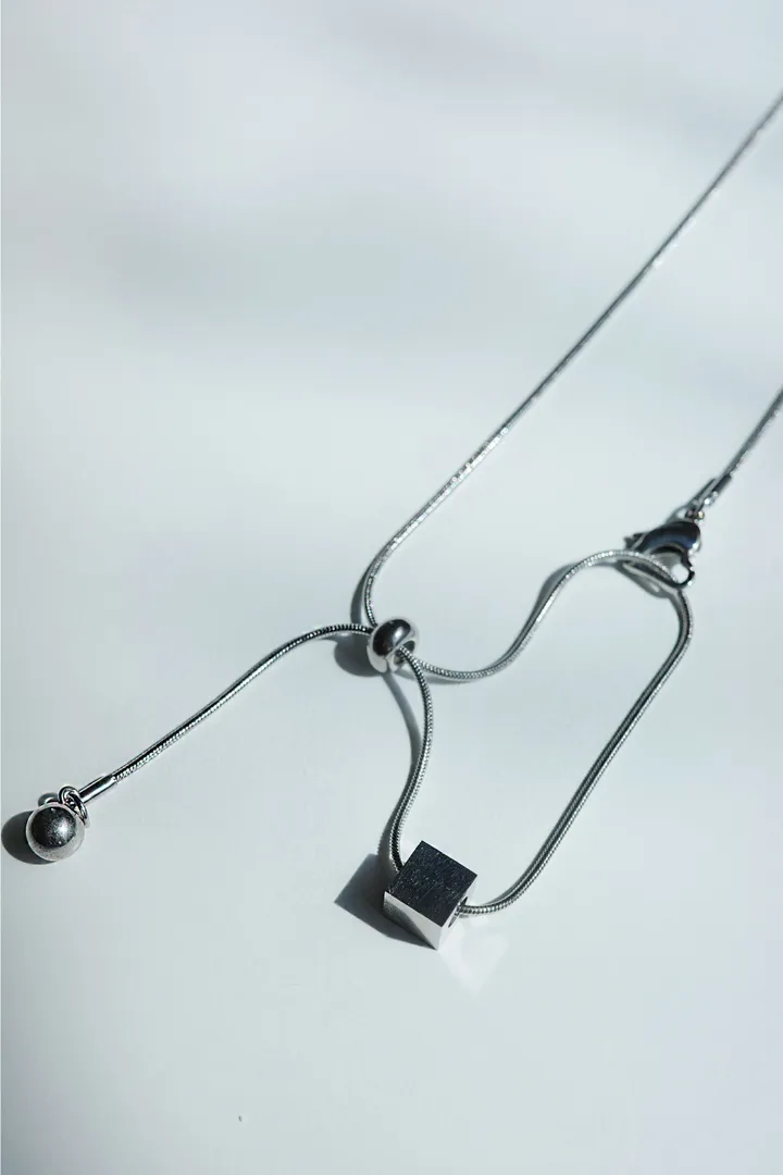 [써지컬] chic drop necklace | 미니멀 시크 드롭 뱀줄 목걸이 상세 이미지 24