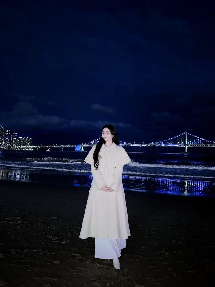 [빠른배송💗/기획특가💗] 벨 블랑쉬 케이프 스노우 아이보리 벨트 플레어 롱 코트 (high quality - 아이,핑크 고퀄리티 겨울 한겨울 방한 연말룩 페이크퍼 에코퍼) 상세 이미지 56