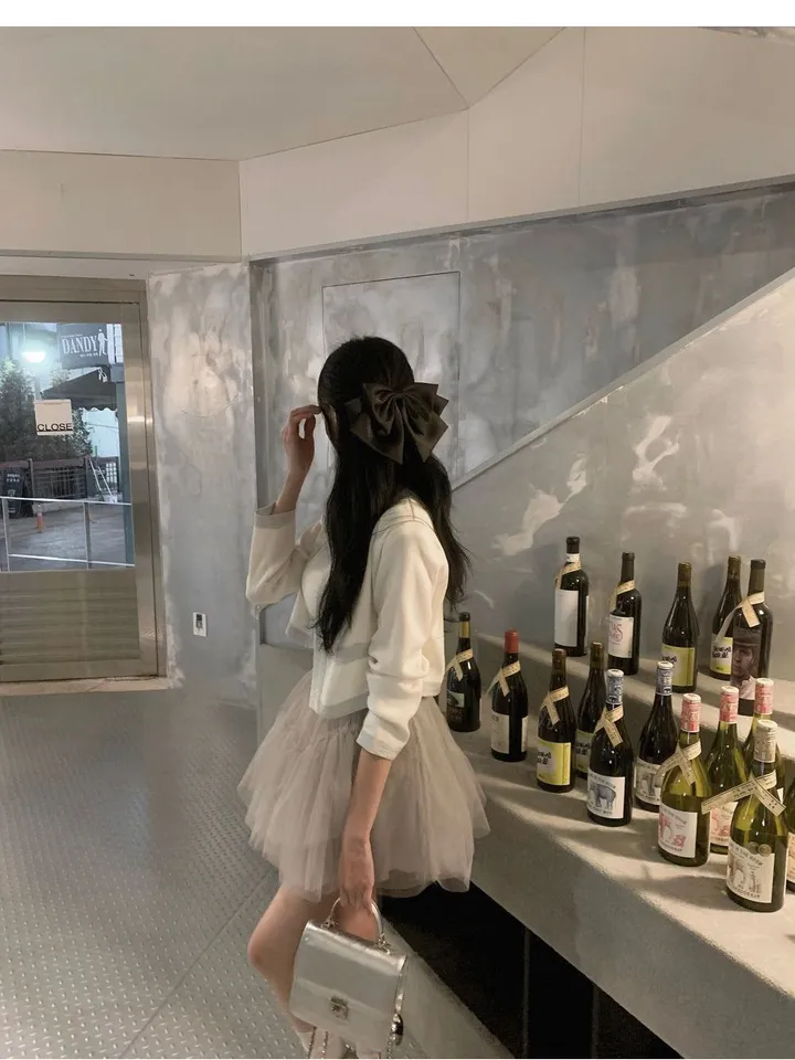 +영상핏 *고퀄* 실버 글리터 배색 나시 가디건 세트 1color 국내제작 브랜드공정 펄가디건세트 패드가디건 글리터가디건 배색가디건 페미닌룩 청담동룩 기념일룩 데이트룩 상세 이미지 15