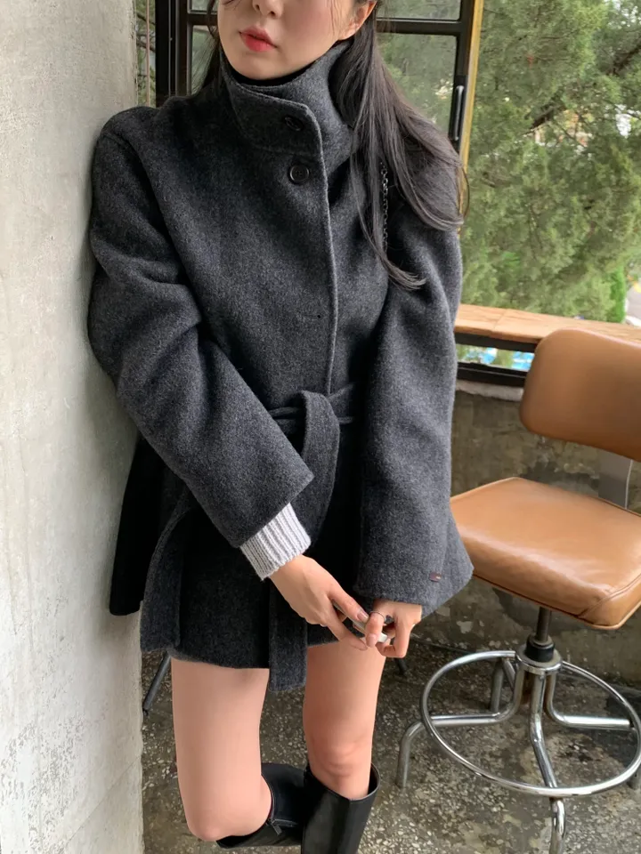 [Hand Made/울 100%] 드엘 하이넥 핸드메이드 벨트 하프 코트 하객룩 (4 color) 상세 이미지 2