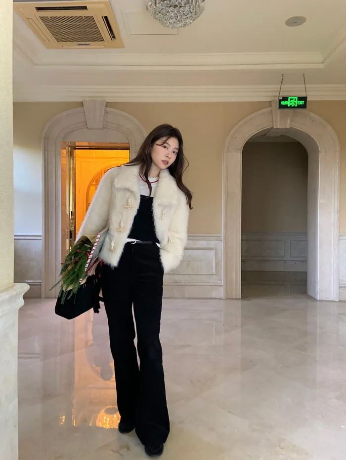 🩷당일출고🩷디로비❤️카라 떡볶이 단추 페이크 퍼 자켓 1color 상세 이미지 24