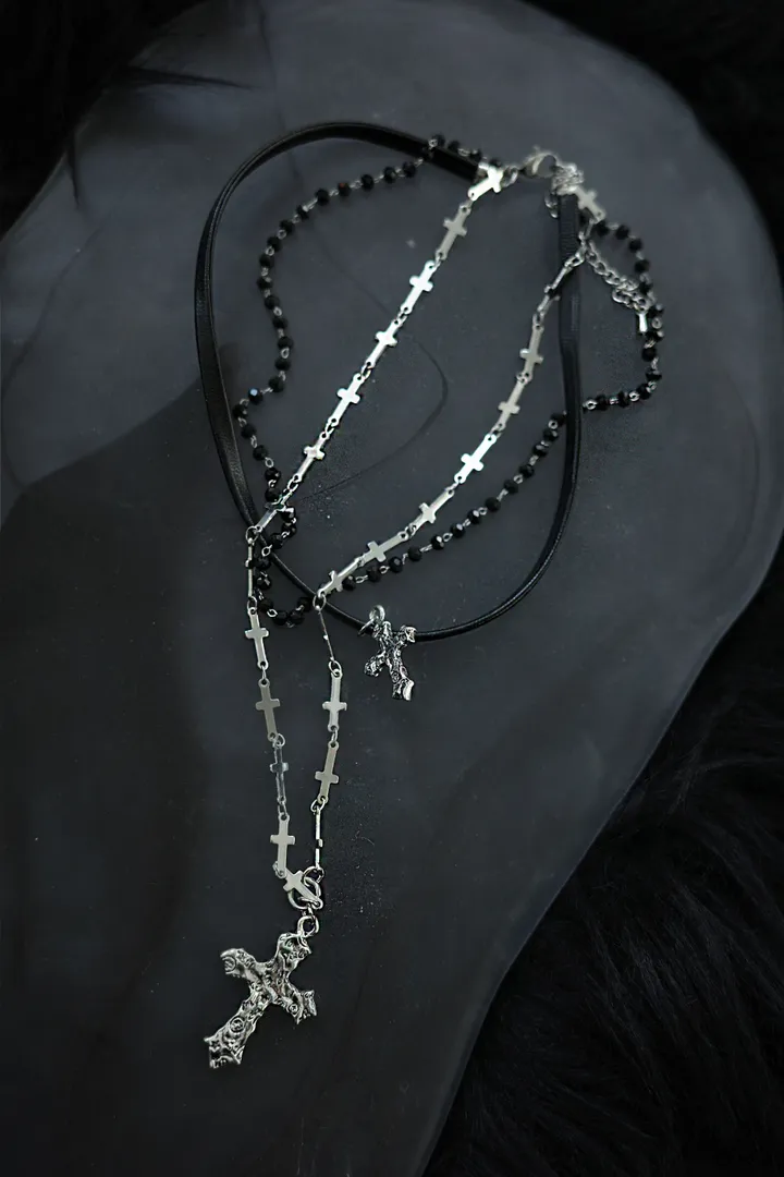 black cross layerd necklace | 블랙 가죽 초커 십자가 목걸이 상세 이미지 3