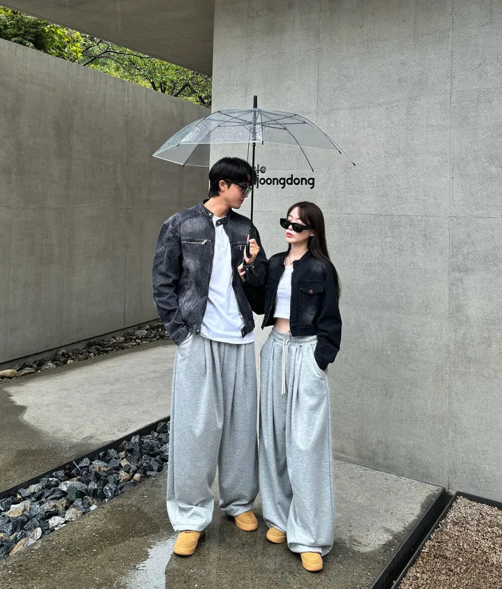 *단독진행[세트특가]데님 흑청 자켓 커플룩 시밀러룩 여자 크롭 남녀공용 커플 바이커 오버핏 투웨이 긴팔 셔츠 아우터 와이드 밴딩 롱팬츠 트레이닝 세트 봄 가을 스트릿 힙 데이트룩 상세 이미지 8