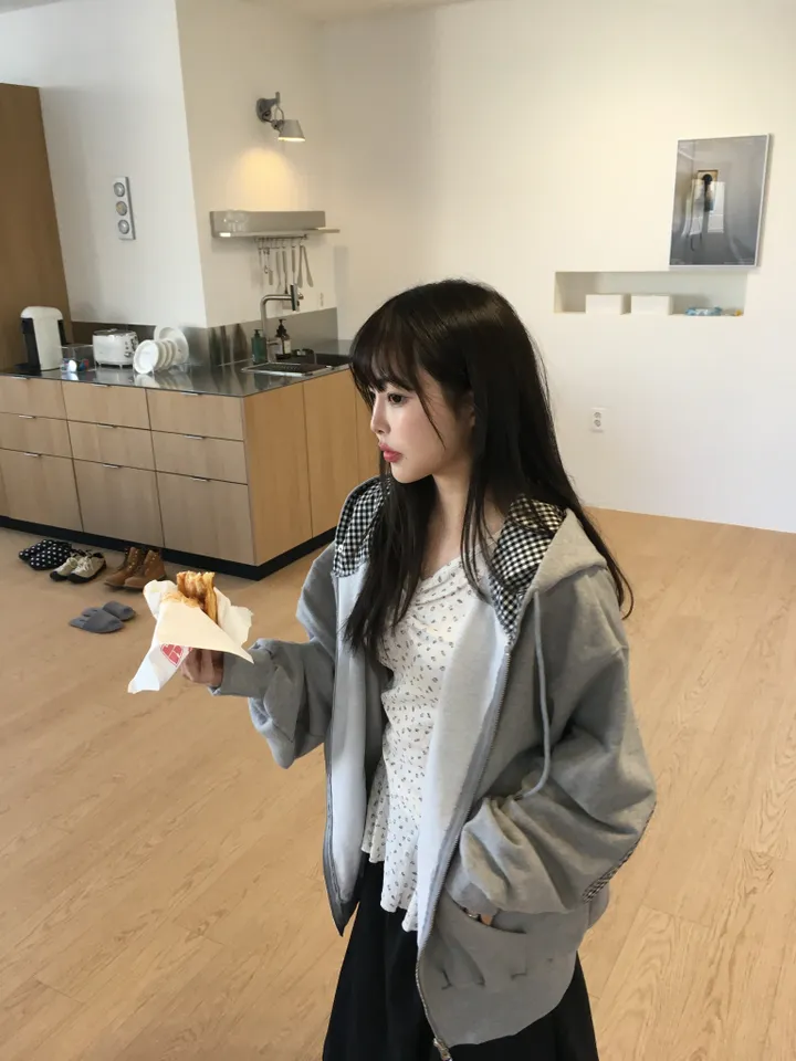 (*주문폭주 입고지연*)(2 color) 체크 패치 투웨이 후드집업 상세 이미지 5