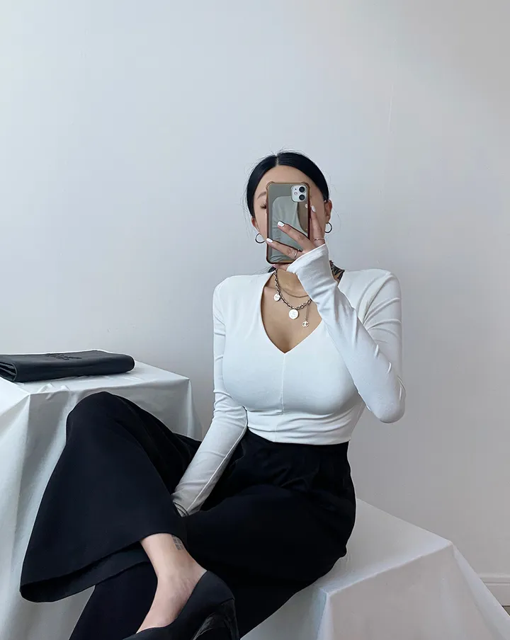패드 브이넥 스판 절개 슬림 티셔츠 상세 이미지 45