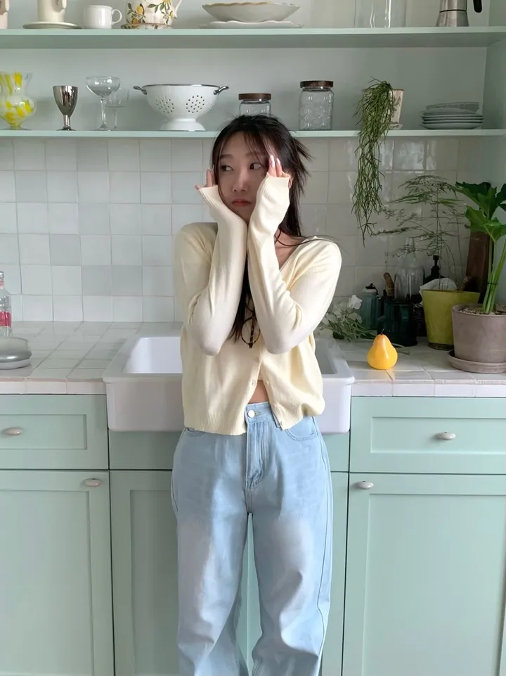 당일발송🔥메르디 브이넥 긴팔 니트 가디건 노랑 레드 화이트 블랙 봄 여름 가을  루즈핏 상세 이미지 15