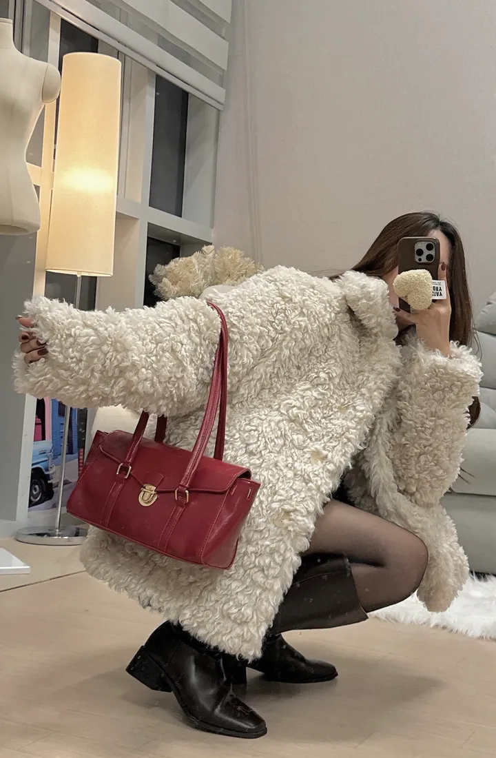 [안아주고싶은/품절임박] 풍성 복실 오버핏 카라 양털 퍼 코트 자켓 상세 이미지 12