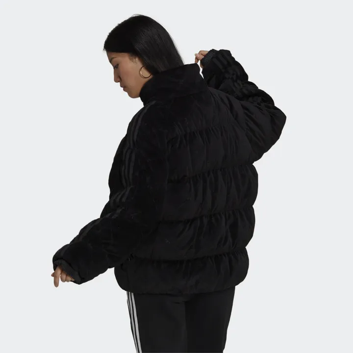 アディダス女性用ベルベットダウンパディングショートパッド入り