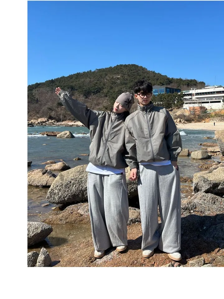 UNISEX [SS/하이넥] 래시 윈드러너 자켓 바람막이 점퍼 오버핏 커플 커플룩 시밀러룩 벌룬 와이드 트레이닝 팬츠 커플 커플룩 시밀러룩 여행 데이트 상세 이미지 20