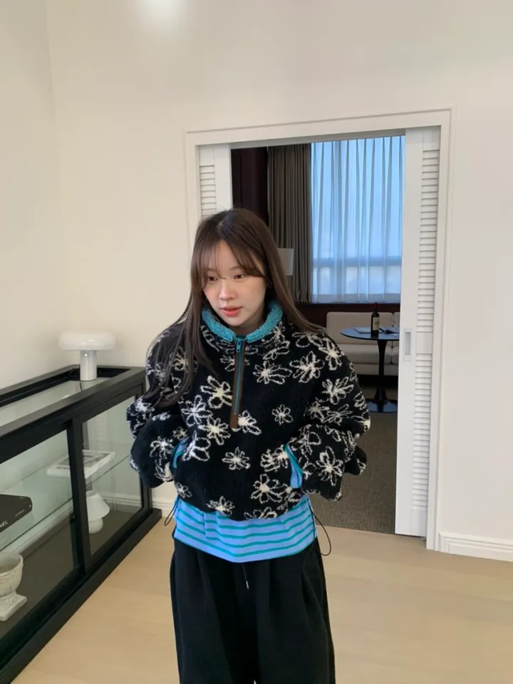 데이지 덤블반집업 블랙,블루 색상추가본 [플리스/집업/데이지/코디추천/겨울코디/데일리/대학생/코디추천/직장인/y2k] 상세 이미지 1