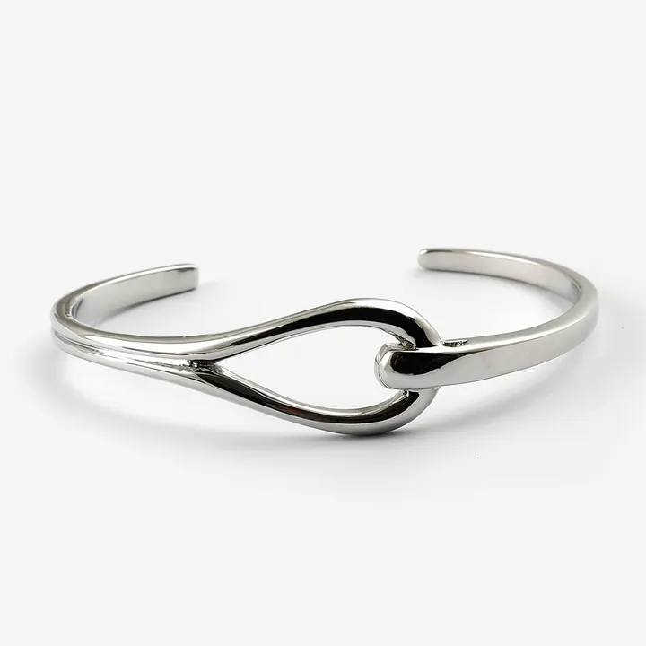 午後2時のジュンホを着用] コネクトデイリーメンズバングル