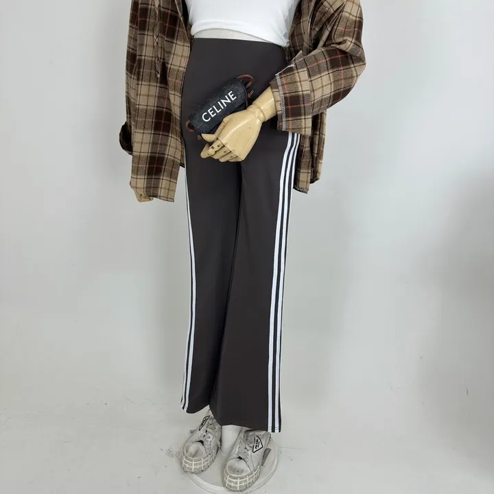 [최저가/몸매보정/데일리/운동/헬스/필라테스/코디추천] 하이 쫀쫀 스판 삼선 배색 트랙 라인 부츠컷 밴딩 레깅스 (2COLOR) 상세 이미지 10