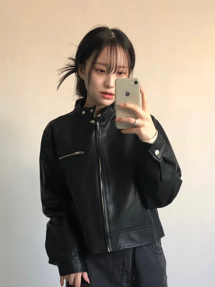 하프 크롭 레더 라이더 자켓 상세 이미지 4