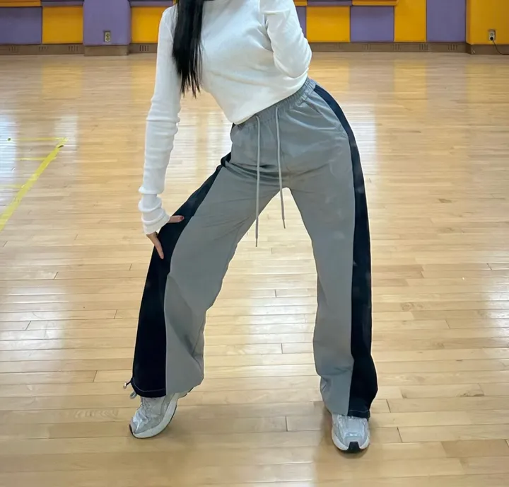 🌪Smoke 사선 팬츠 / 스우파 배색 얼룩말 바다 블랙 스트링 청 카고팬츠 와이드팬츠 힙 스트릿 유니크 빈티지 y2k 힙합 댄스 댄서 무대의상 공연의상 카고바지 포켓 데님팬츠 상세 이미지 38