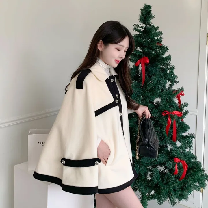 [겨울아우터✨] 클래식 케이프코트 / 숏코트 모직코트 망토자켓 망토코트 연말룩 오버핏자켓 점퍼 겨울자켓 겨울점퍼 아우터 수입의류 배색자켓 핸드메이드코트 울코트 핸드메이드코트 밍크코트 퍼코트 퍼자켓 후리스 뽀글이 숏패딩 경량패딩 무스탕 양털코트 크리스마스 상세 이미지 25