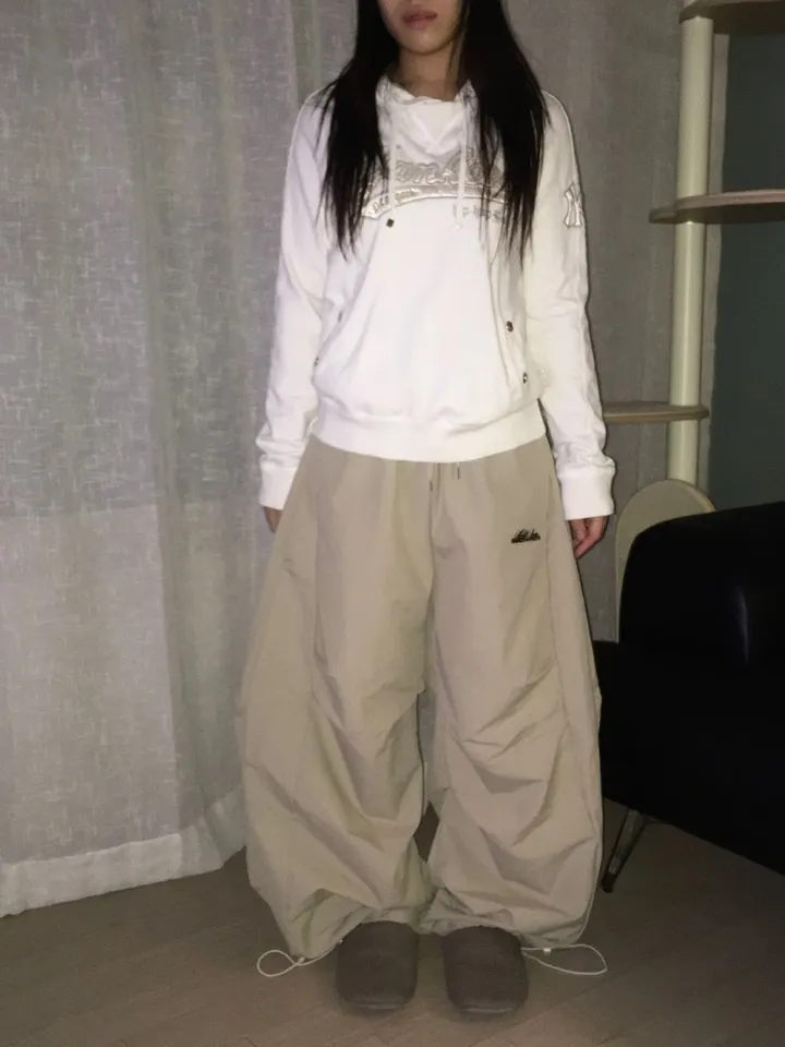 [핏보장] 베이지 아노락 커브드 와이드 벌룬 트레이닝 팬츠 상세 이미지 3