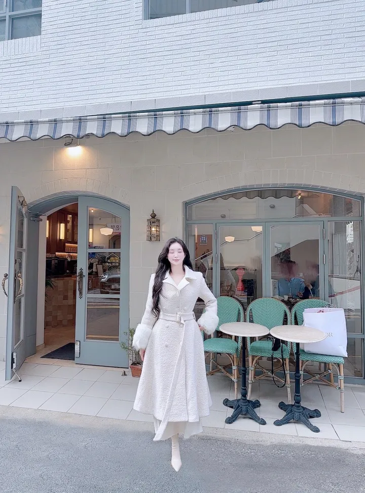 [빠른배송💗/신상기획할인💗] 아르떼미떼 아이보리 폭스 소매 페이크 퍼 벨트 플레어 롱 울 코트 (high quality - 아이보리 , 핑크 국내제작 고퀄리티 안감 누빔 겨울 한겨울 방한 아우터 연말룩 원피스 연말 파티룩 페이크퍼 에코퍼 드뮤어룩 드뮤어) 상세 이미지 46