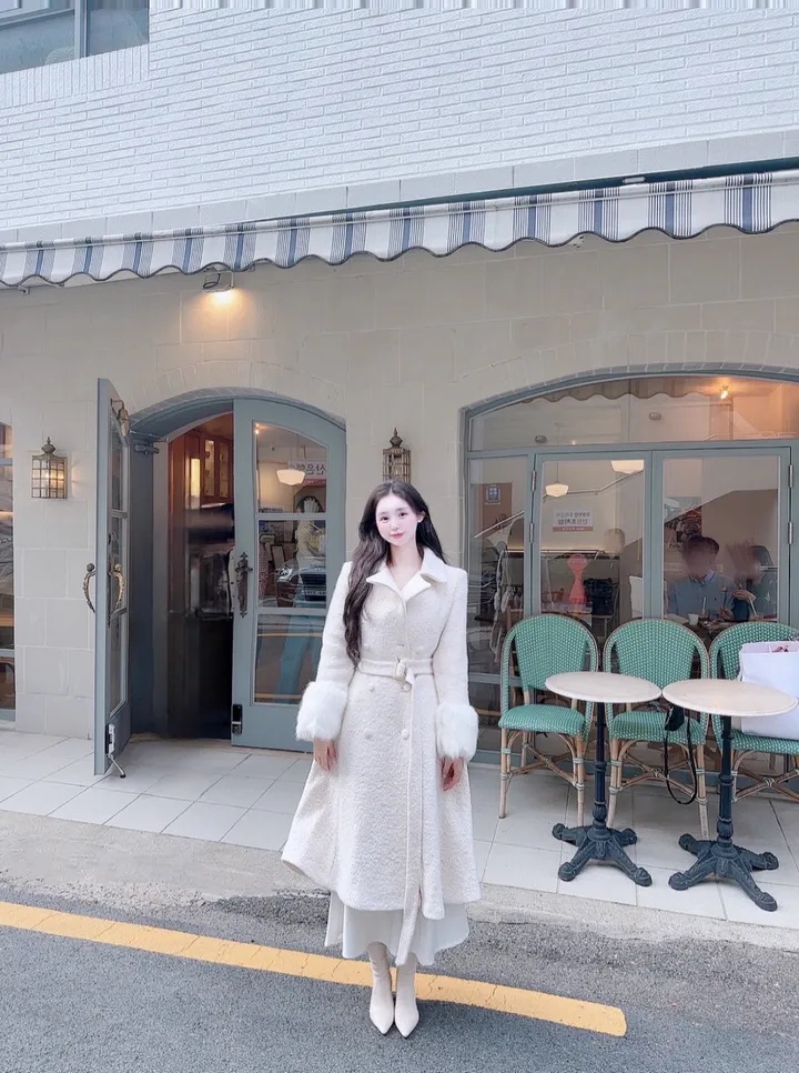 [빠른배송💗/신상기획할인💗] 아르떼미떼 아이보리 폭스 소매 페이크 퍼 벨트 플레어 롱 울 코트 (high quality - 아이보리 , 핑크 국내제작 고퀄리티 안감 누빔 겨울 한겨울 방한 아우터 연말룩 원피스 연말 파티룩 페이크퍼 에코퍼 드뮤어룩 드뮤어) 상세 이미지 15