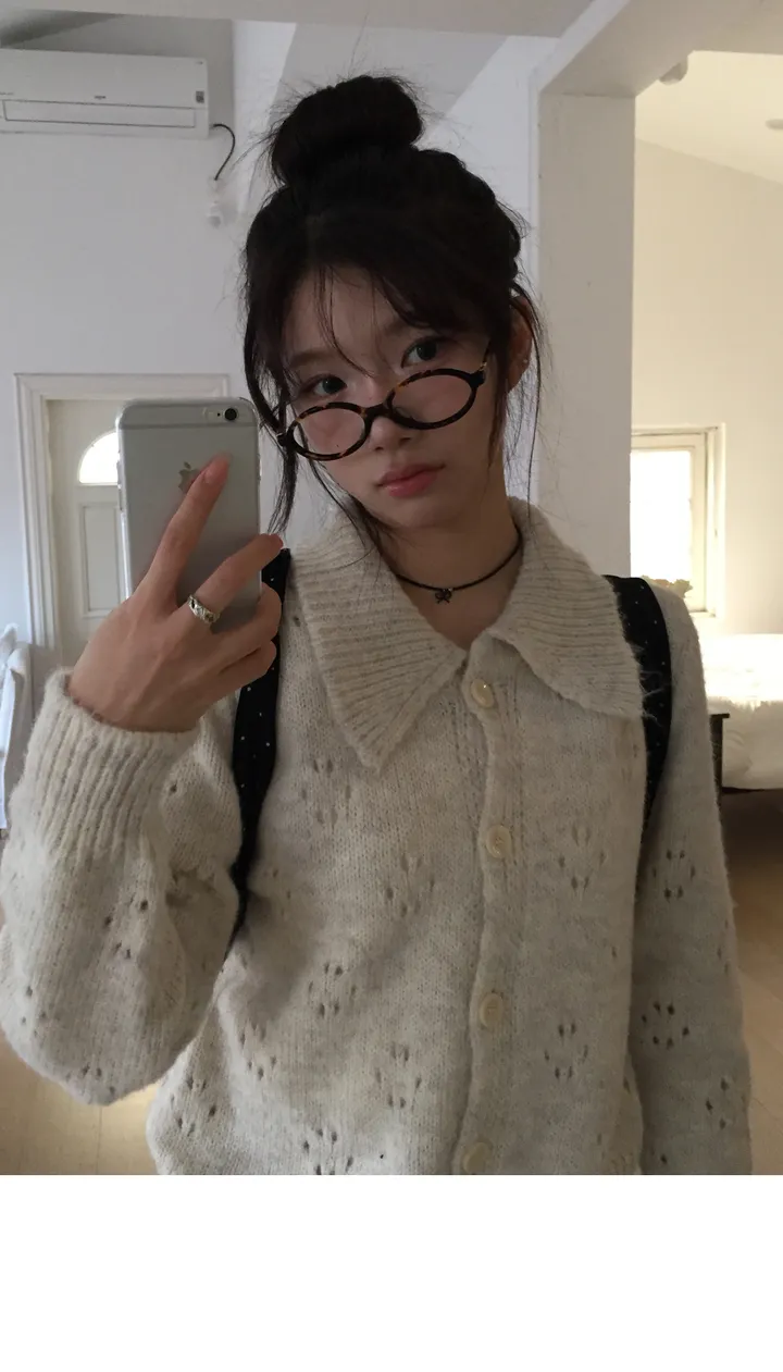 [데일리/러블리🤎] 펀칭 플라워 카라 니트 - 2color 상세 이미지 12