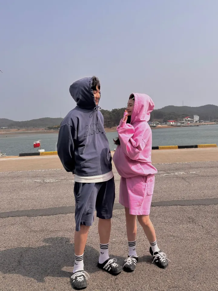 [세트가격🌠/남녀공용🧏‍♀️💕/도링룩단독💌] 피그먼트 아미 레터링 후드 밴딩 5부 반바지 커플 트레이닝세트 투피스 (3color) 상세 이미지 10