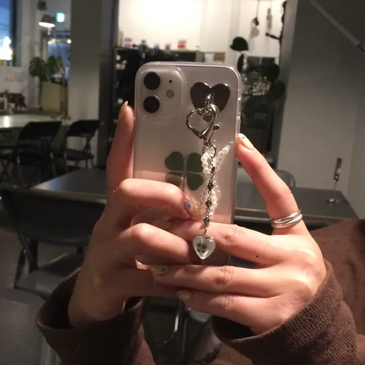 🍀2025 LUCKY drop heartchain clover phonecase 드롭하트체인 클로버 행운 폰케이스 상세 이미지 4