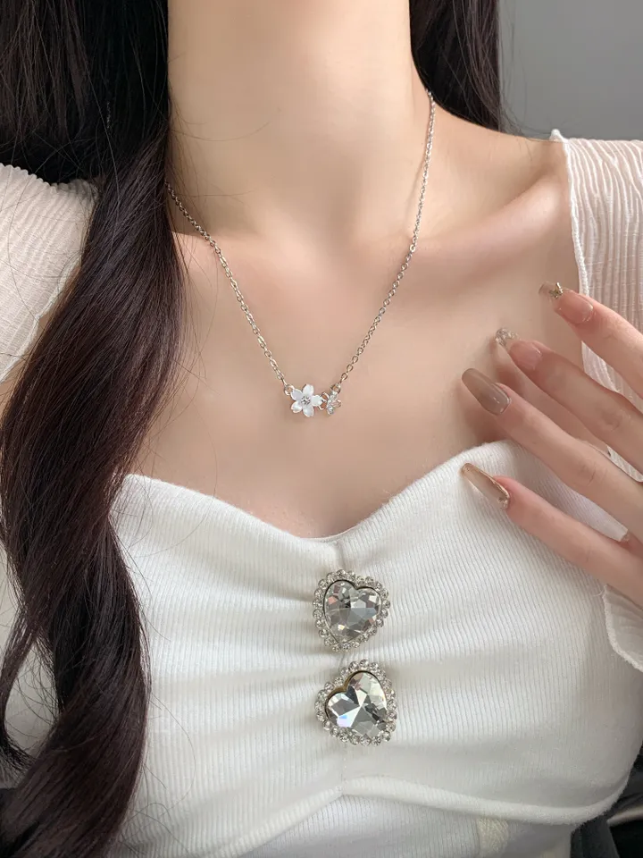 [1+1/써지컬] Sakura Blossom Pendant Necklace 벚꽃 목걸이 사쿠라 펜던트 목걸이 써지컬 스틸 심플 우아함 봄 상세 이미지 4