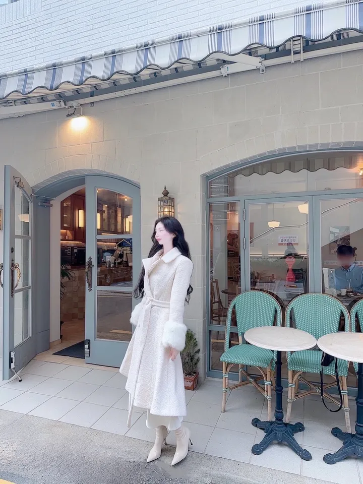 [빠른배송💗/신상기획할인💗] 아르떼미떼 아이보리 폭스 소매 페이크 퍼 벨트 플레어 롱 울 코트 (high quality - 아이보리 , 핑크 국내제작 고퀄리티 안감 누빔 겨울 한겨울 방한 아우터 연말룩 원피스 연말 파티룩 페이크퍼 에코퍼 드뮤어룩 드뮤어) 상세 이미지 23