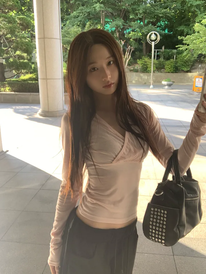 긴팔 티셔츠 모델 착용 이미지-S1L35